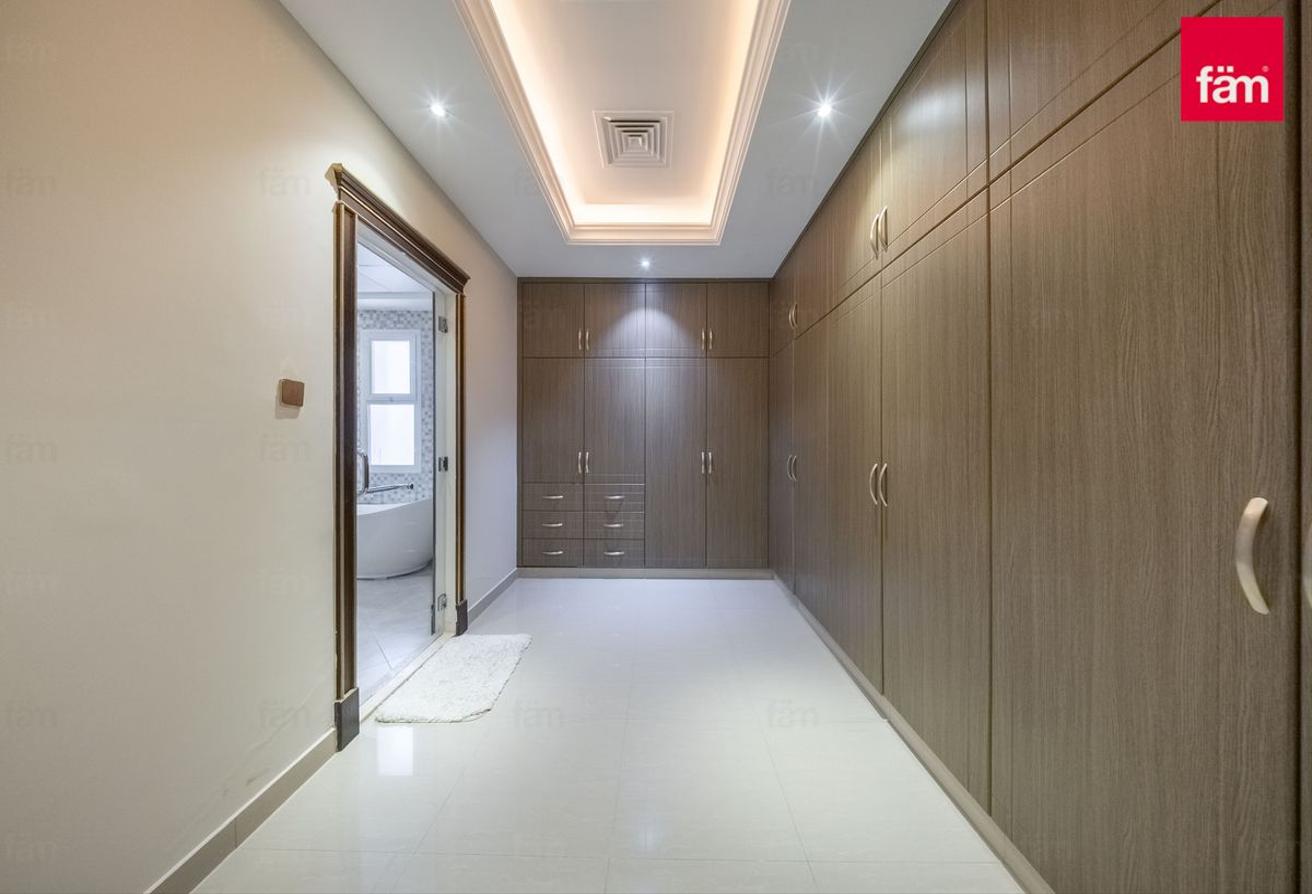 Modern Villa With Nearby Schools & Amenities photo 8