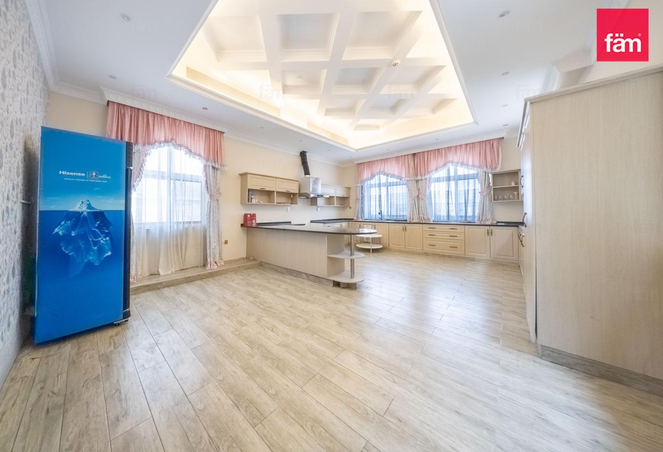 Modern Villa With Nearby Schools & Amenities photo 20