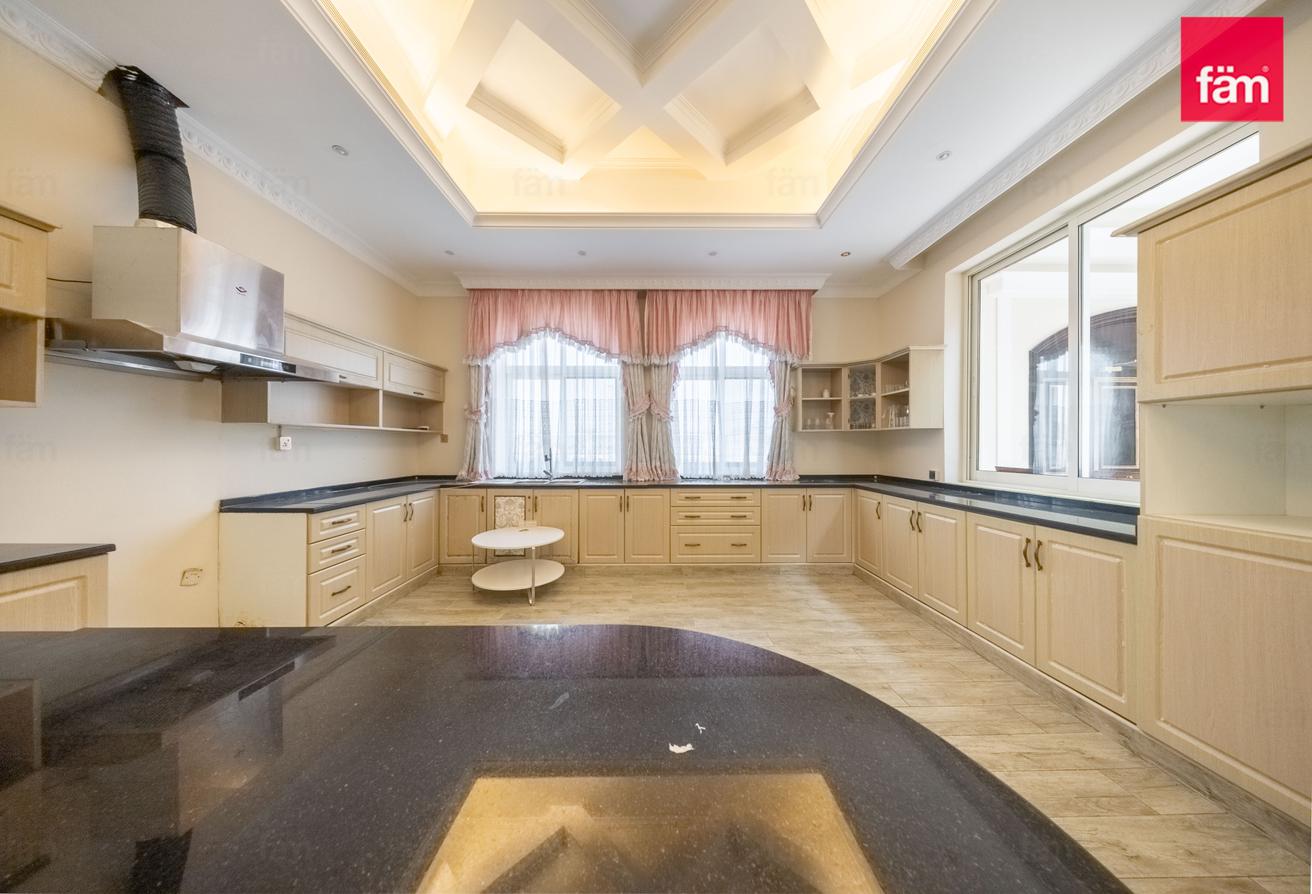 Modern Villa With Nearby Schools & Amenities photo 22