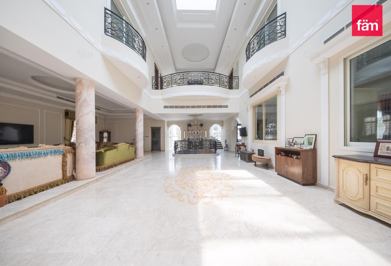 Modern Villa With Nearby Schools & Amenities photo 3