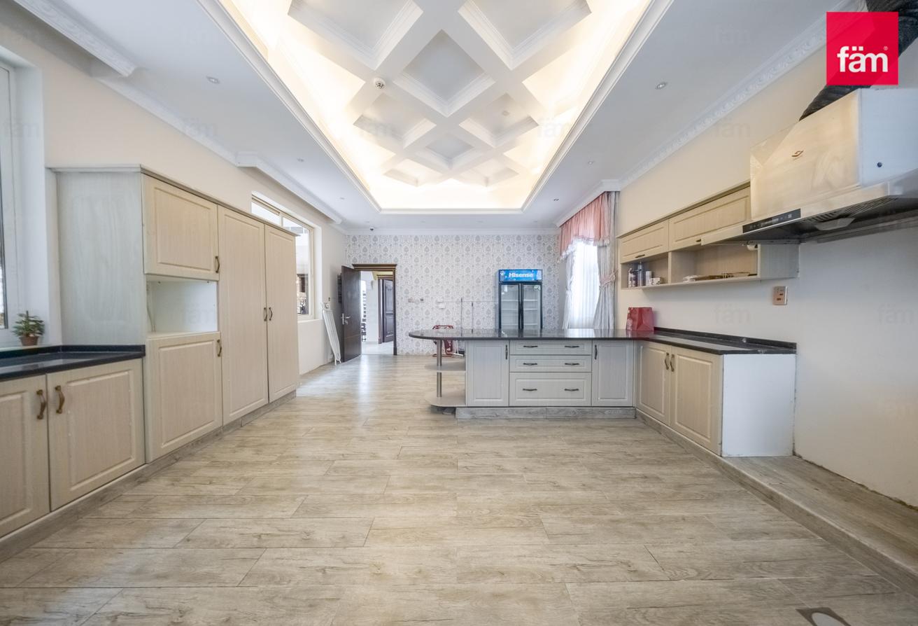 Modern Villa With Nearby Schools & Amenities photo 15