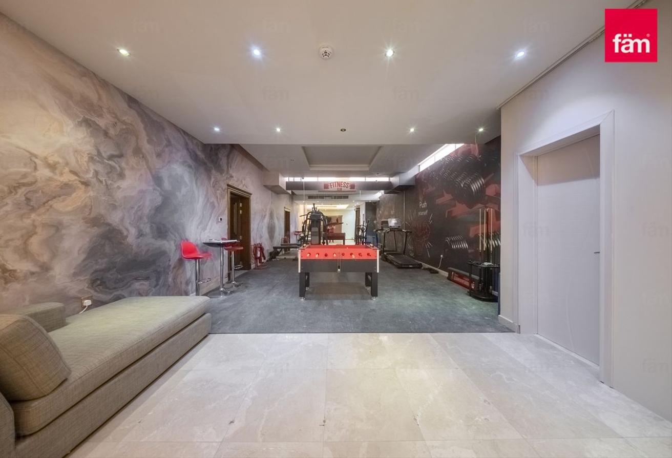 Modern Villa With Nearby Schools & Amenities photo 5