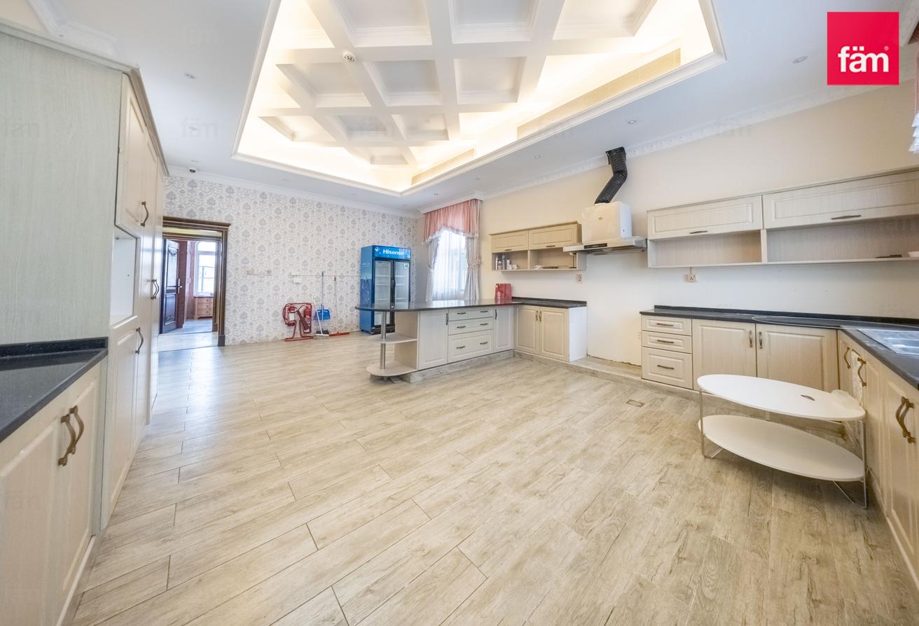 Modern Villa With Nearby Schools & Amenities photo 17