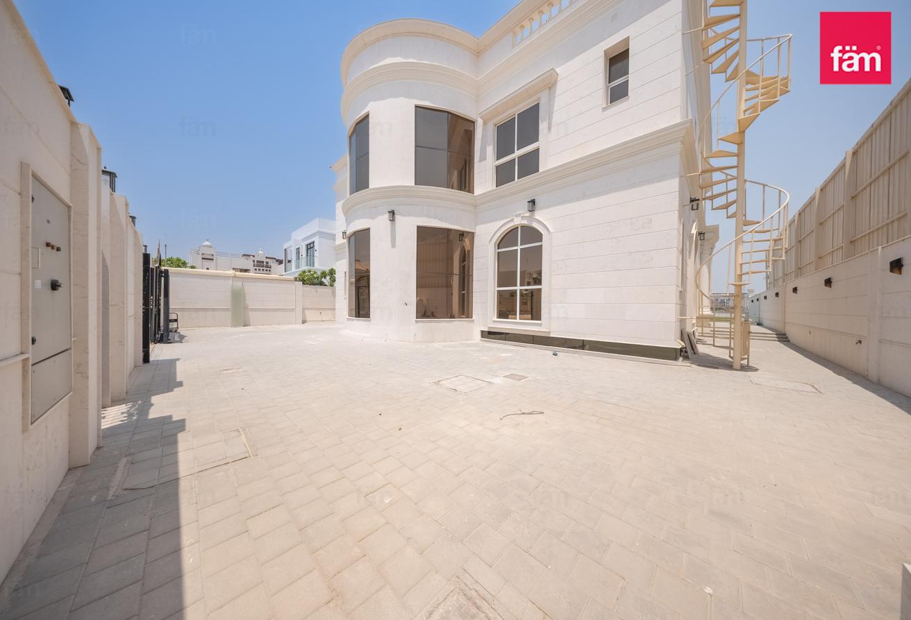 Modern Villa With Nearby Schools & Amenities photo 18
