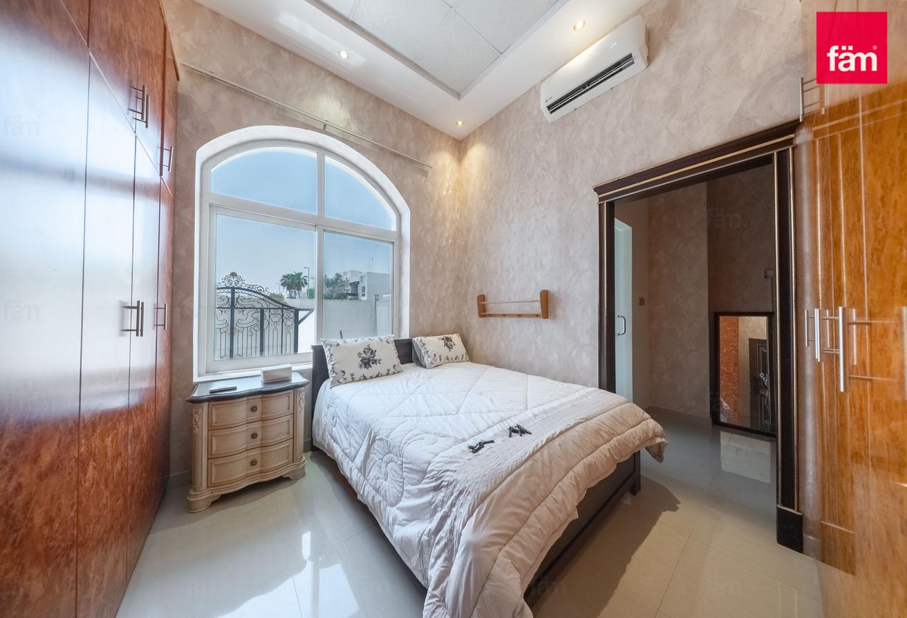 Modern Villa With Nearby Schools & Amenities photo 16