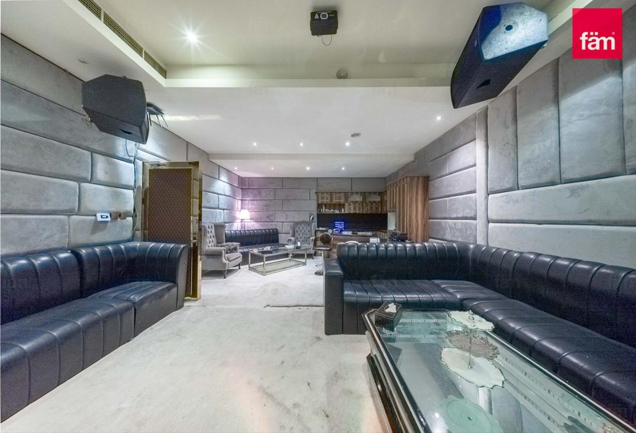 Modern Villa With Nearby Schools & Amenities photo 11