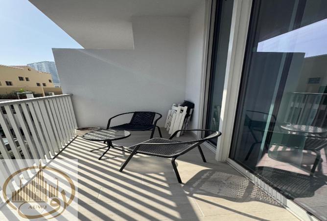 FURNISHED - MODERN STUDIO - AVAILABLE ON APRIL