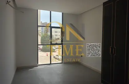 شقة - 1 حمام للايجار في برج الكورنيش - طريق كورنيش عجمان - عجمان شقة - 1 حمام للايجار في برج الكورنيش - طريق كورنيش عجمان - عجمان