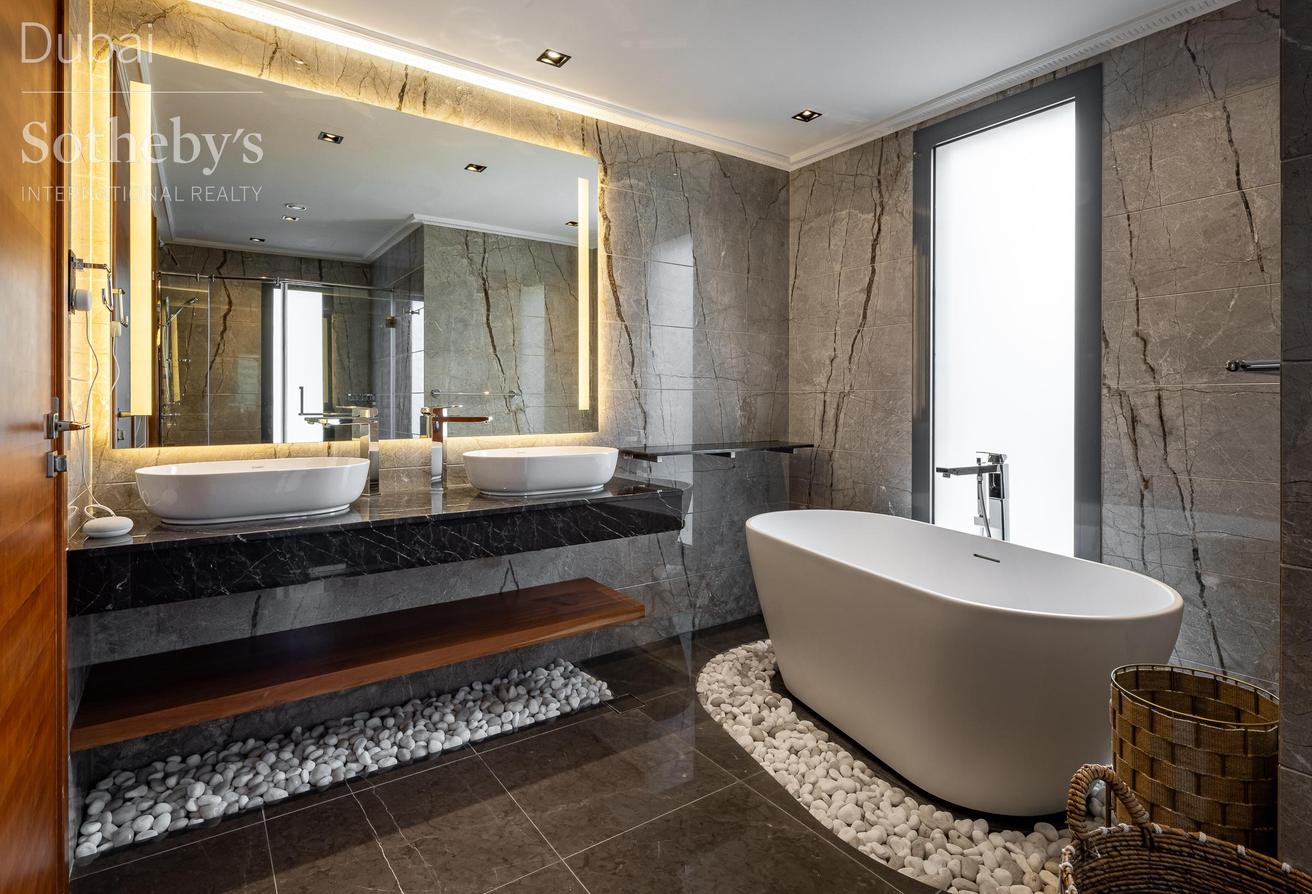 Furnished and Extended Jumeirah Islands Villa photo 12