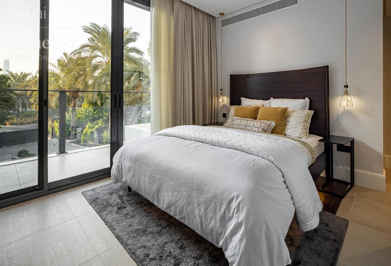 Furnished and Extended Jumeirah Islands Villa photo 10