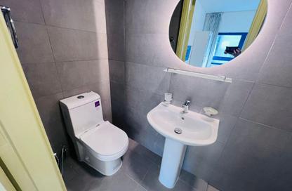 Apartment - Studio - 1 Bathroom for rent in Tourist Club Area - Abu Dhabi Apartment - Studio - 1 Bathroom for rent in Tourist Club Area - Abu Dhabi