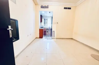 Apartment - Studio - 1 Bathroom for rent in Fire Station Road - Muwaileh - Sharjah