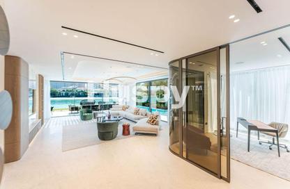 Villa - 5 - 6 for rent in Garden Homes Frond B - Garden Homes - Palm Jumeirah - Dubai
