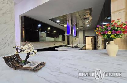 Villa - 7+ - 7+ for rent in Emirates Hills - Dubai