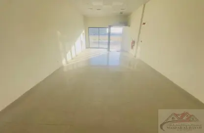 متجر - استوديو - 1 حمام للايجار في بناية مويليح 29 - مويلح - الشارقة