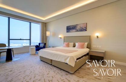 Apartment - Studio - 1 for rent in The Palm Tower - Palm Jumeirah - Dubai
