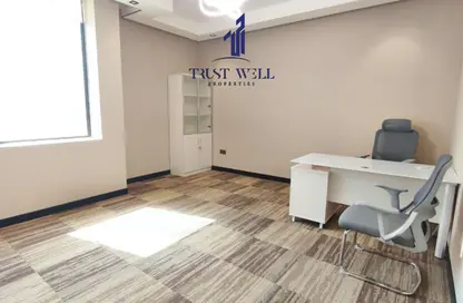 Business Centre - Studio - 4 Bathrooms for rent in Dar Al Salam Building - Corniche Road - Abu Dhabi