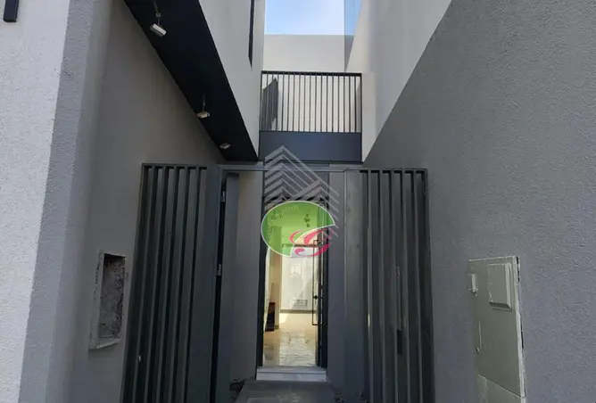 98709597 - Property Image 3