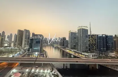 شقة - 2 غرف نوم - 3 حمامات للايجار في خليج القناة - الخليج التجاري - دبي