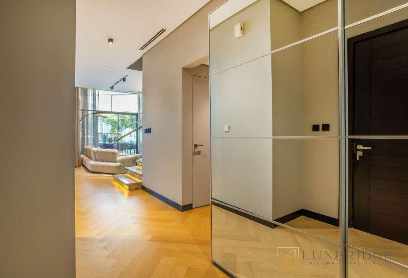 Vacant | Fully Furnished | Renovated photo 8