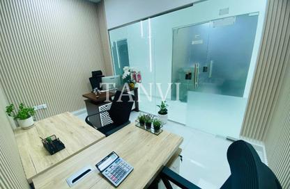 Office Space - Studio - 1 Bathroom for rent in Red Avenue - Al Garhoud - Dubai