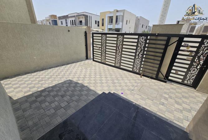 93575940 - Property Image 3