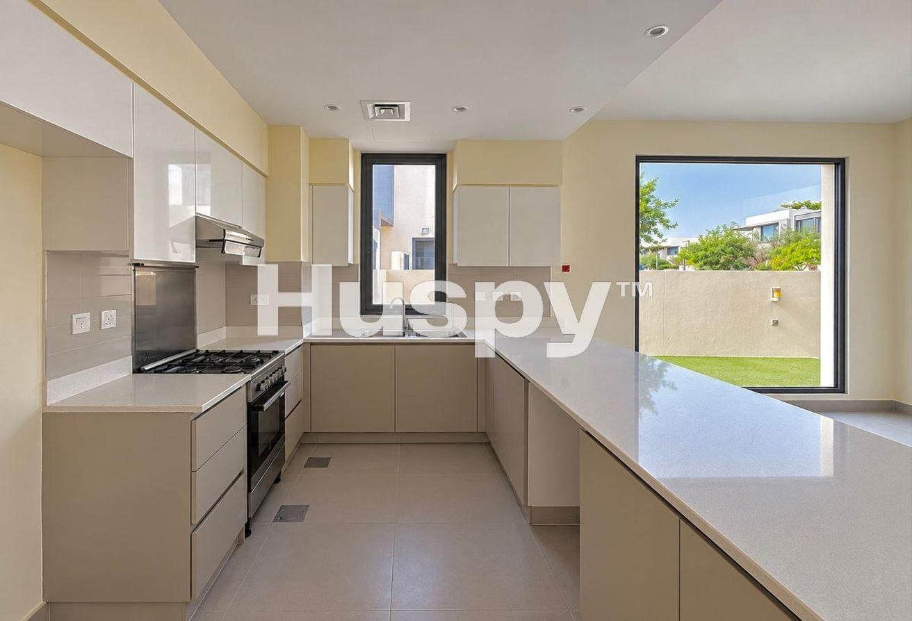 Prime Location | Landscaped | Greenbelt photo 4