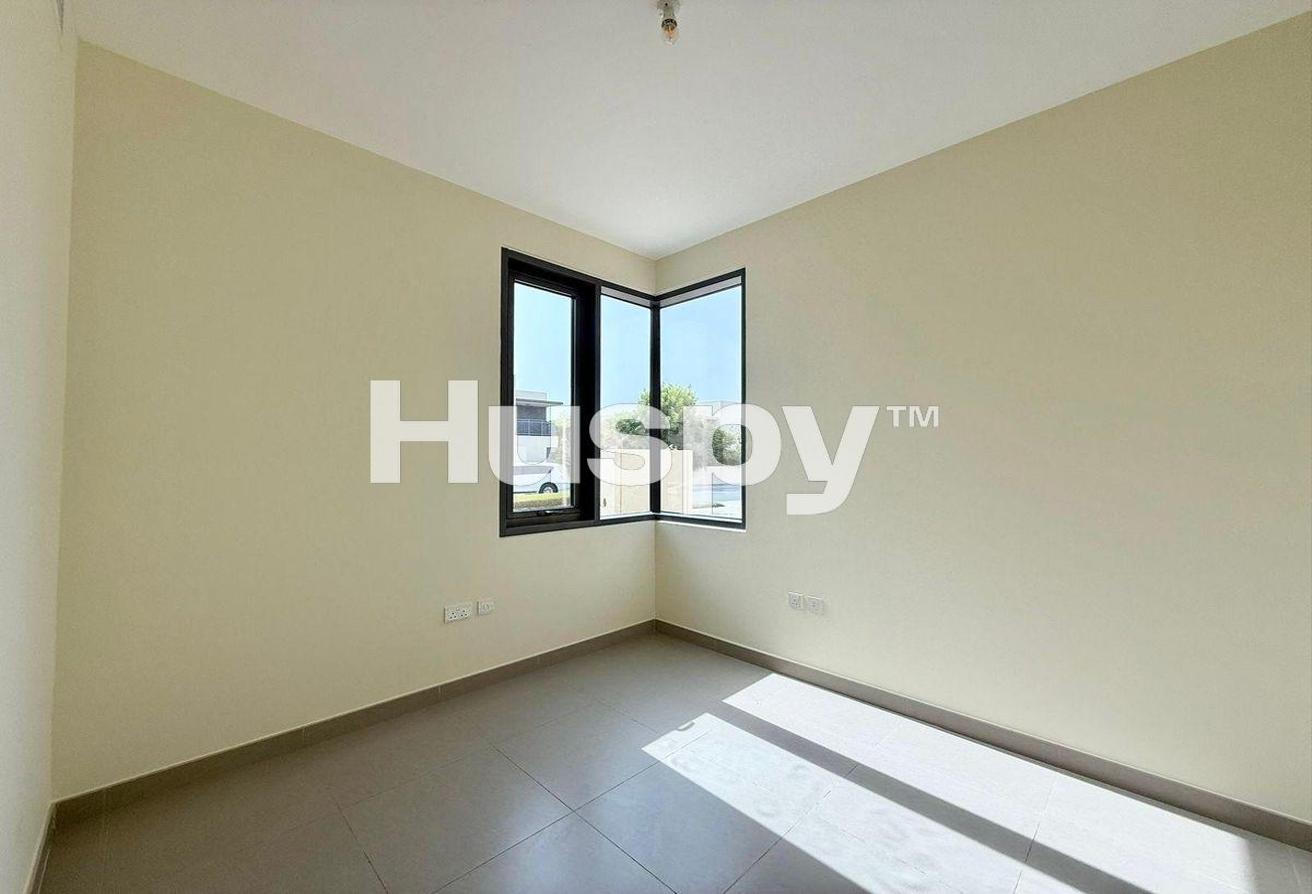 Prime Location | Landscaped | Greenbelt photo 8