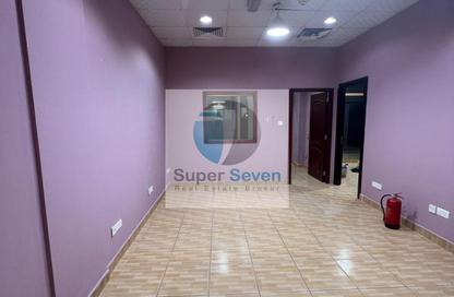 Shop - Studio - 1 Bathroom for rent in Building T02 - Spain Cluster - International City - Dubai
