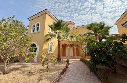 Villa - 5 - 6 for rent in Jumeirah Park - Dubai