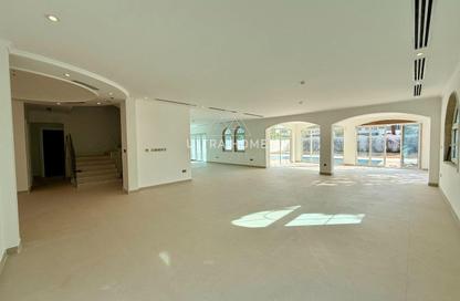 Villa - 5 - 6 for rent in Jumeirah Park - Dubai