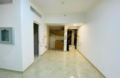 Apartment - Studio - 1 for rent in Al Souk Al Kabeer - Bur Dubai - Dubai Apartment - Studio - 1 for rent in Al Souk Al Kabeer - Bur Dubai - Dubai