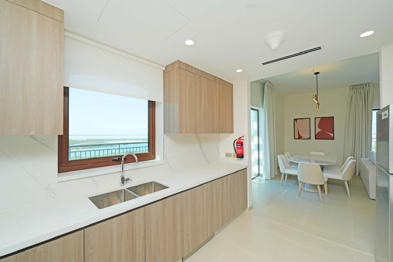 Vibrant 3BR Furnished with Balcony | Vacant