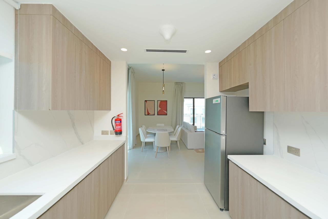 Vibrant 3BR Furnished with Balcony | Vacant