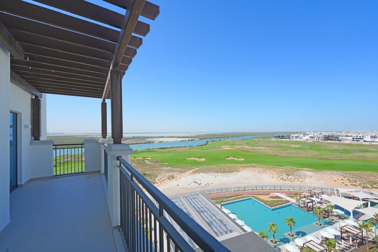 Vibrant 3BR Furnished with Balcony | Vacant