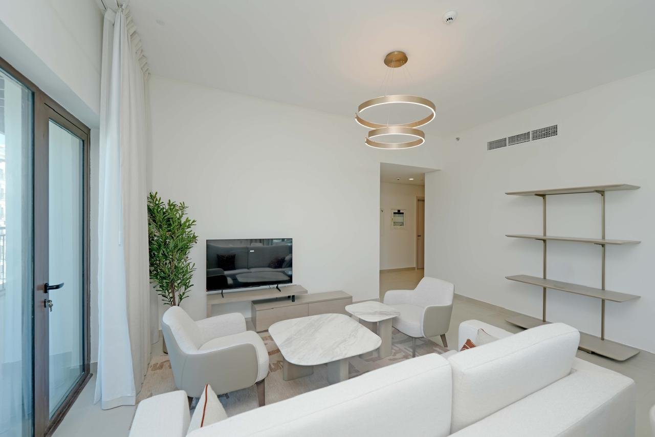 Vibrant 3BR Furnished with Balcony | Vacant