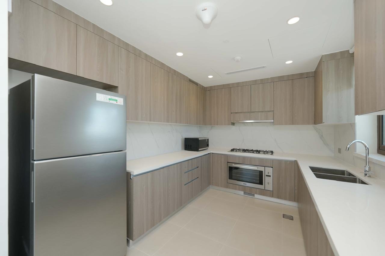 Vibrant 3BR Furnished with Balcony | Vacant