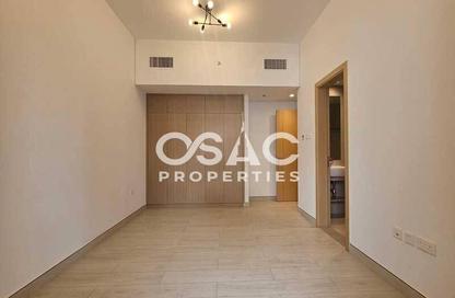 Apartment - 3 Bedrooms - 5 Bathrooms for rent in Haas Building - Jumeirah Garden City - Al Satwa - Dubai