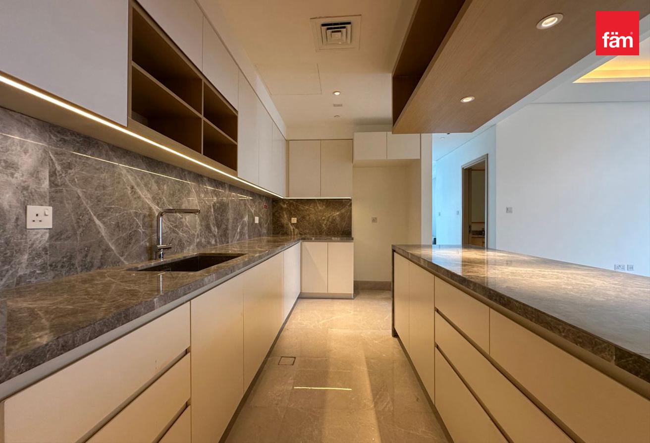 Penthouse | Vacant | Luxurious | Creek & Burj View photo 9