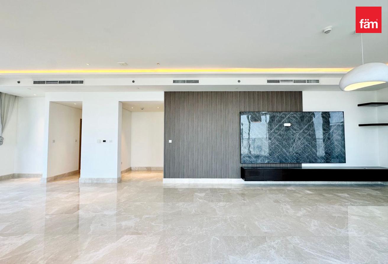 Penthouse | Vacant | Luxurious | Creek & Burj View photo 5