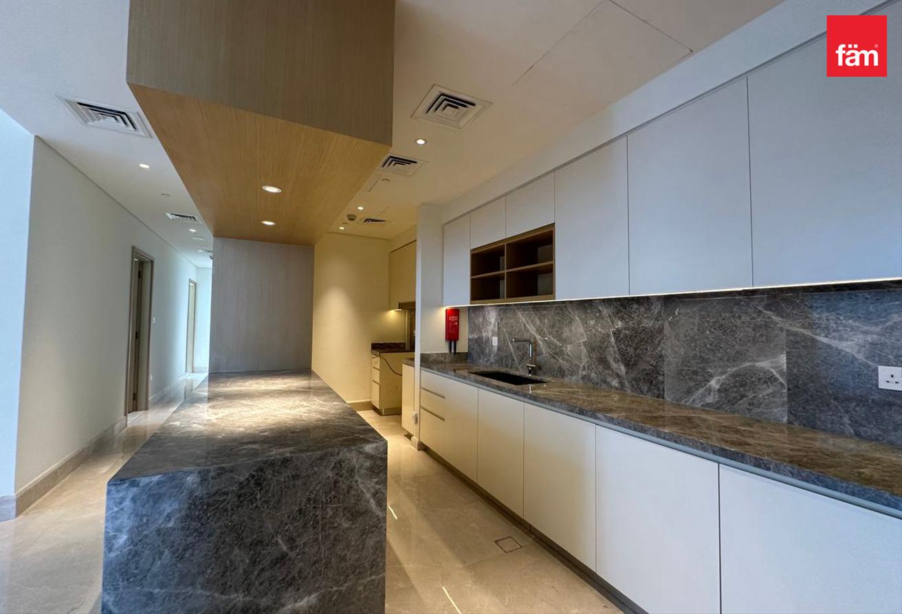 Penthouse | Vacant | Luxurious | Creek & Burj View photo 13