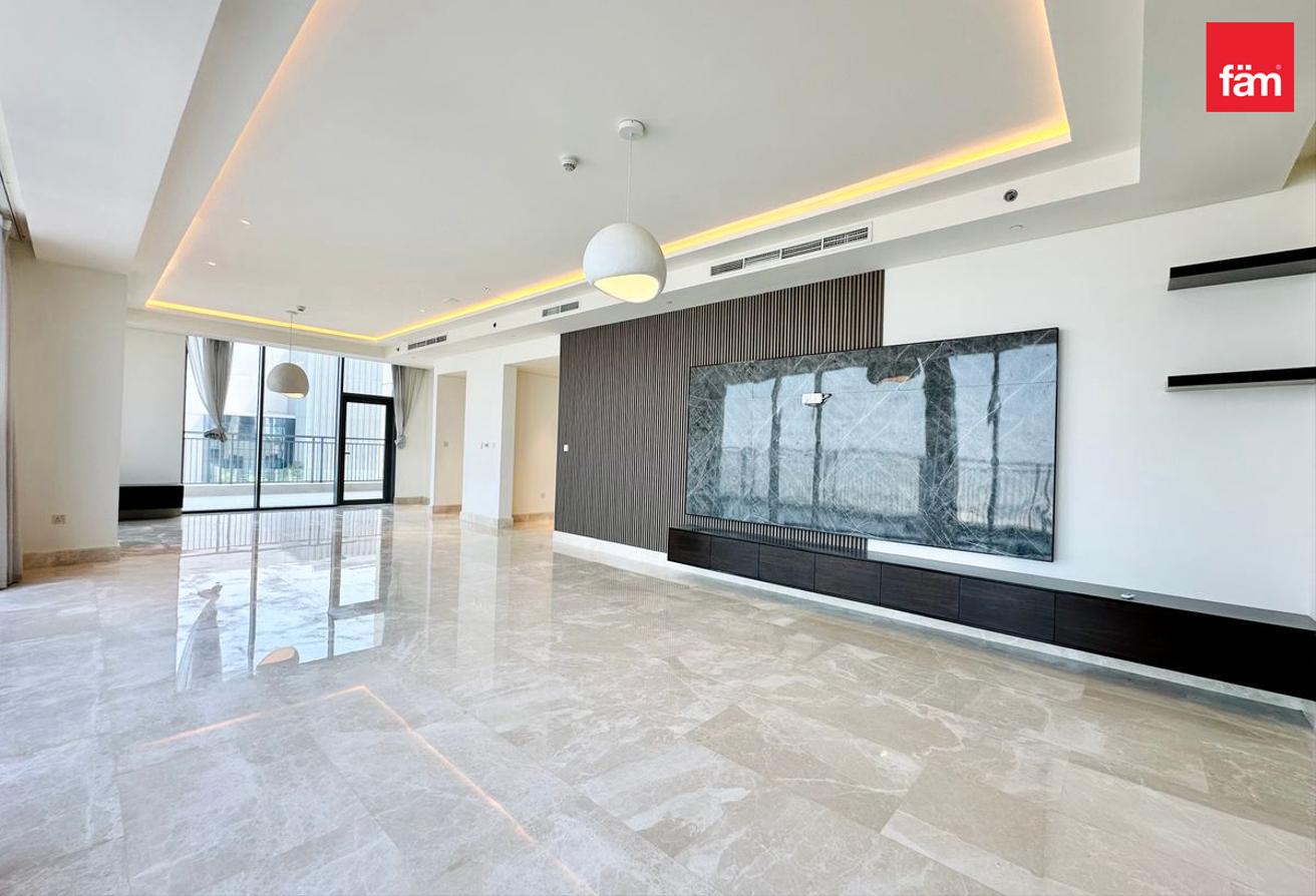 Penthouse | Vacant | Luxurious | Creek & Burj View