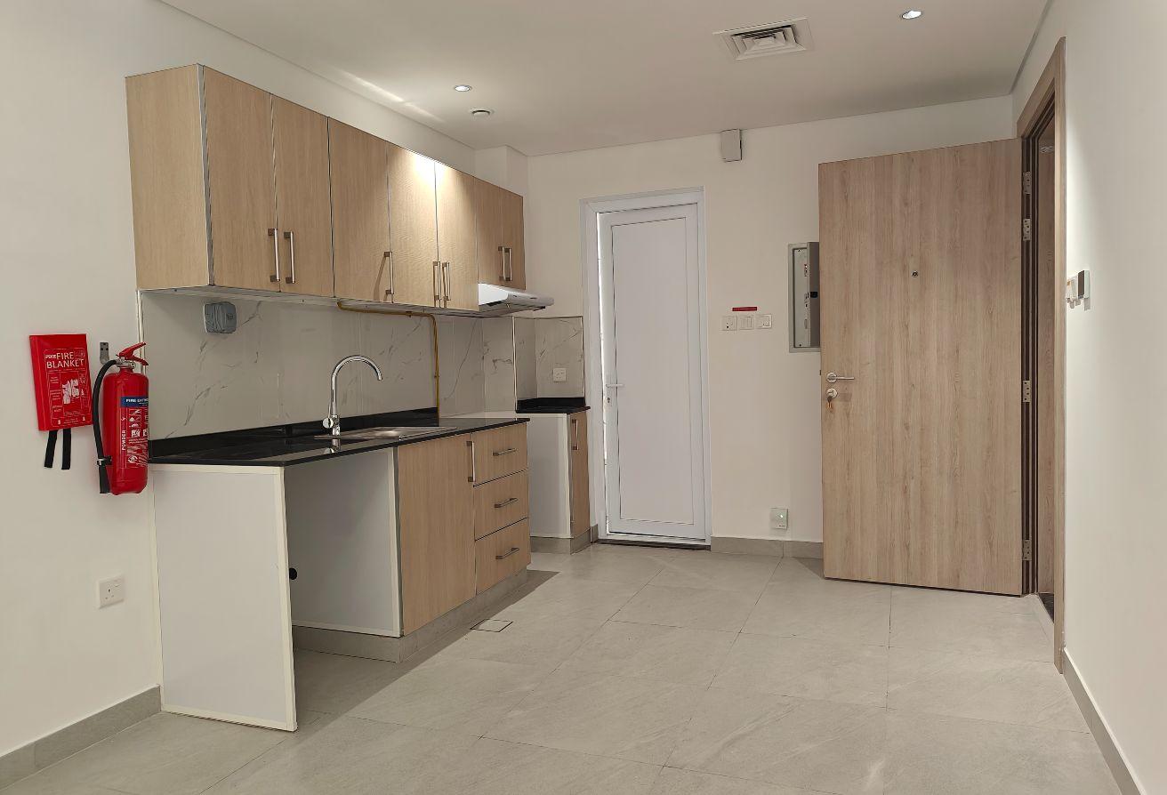 Spacious Studio | Prime Location | Al Karama photo 5