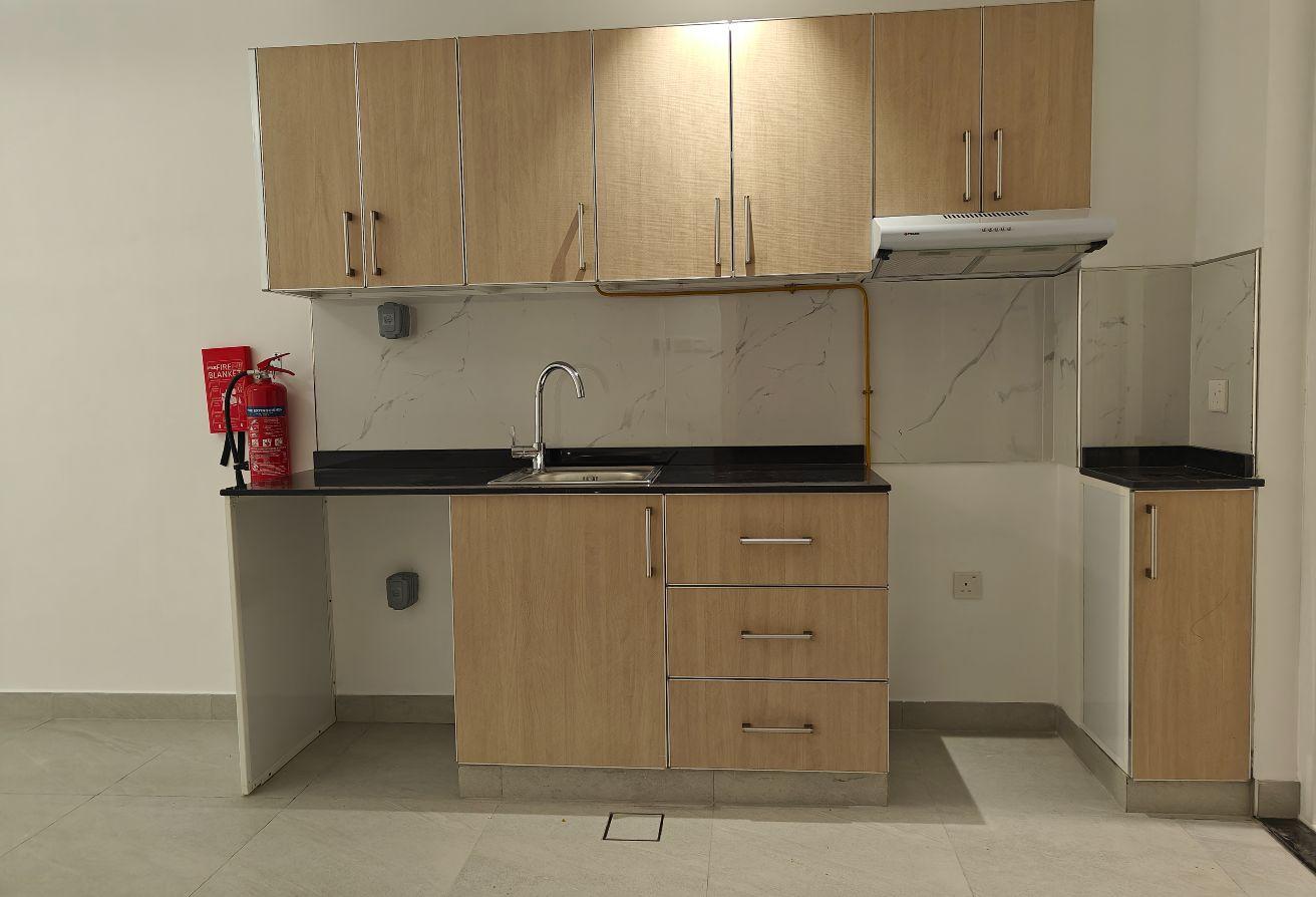Spacious Studio | Prime Location | Al Karama photo 4