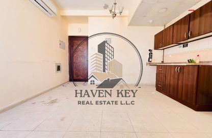 Apartment - Studio - 1 for rent in Muwailih Building - Muwaileh - Sharjah