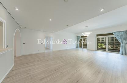 Apartment - 2 Bedrooms - 3 Bathrooms for rent in Al Sarrood - Shoreline Apartments - Palm Jumeirah - Dubai