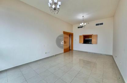 Apartment - 2 Bedrooms - 3 Bathrooms for rent in Julphar Residential Tower - Julphar Towers - Al Nakheel - Ras Al Khaimah