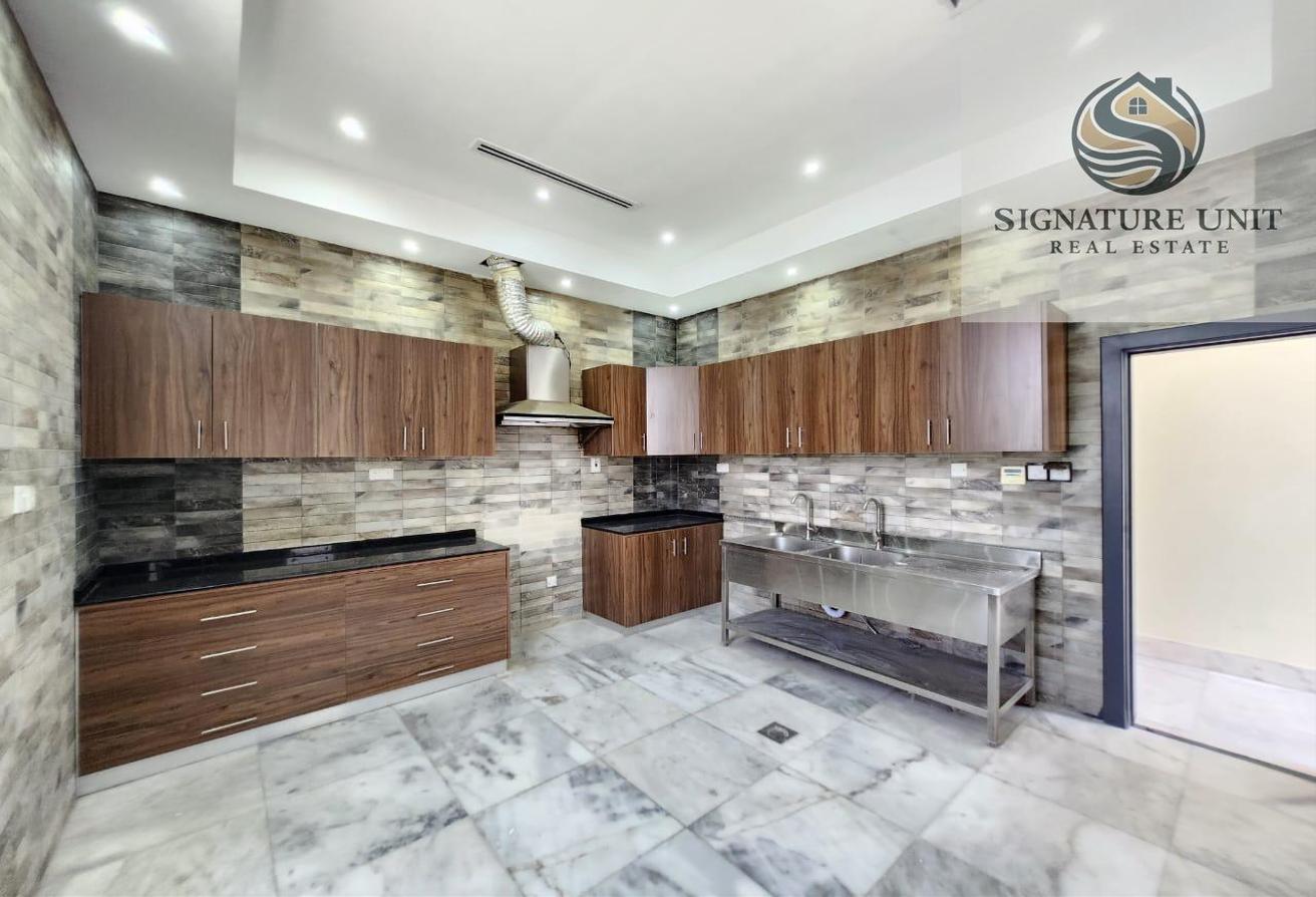 Ultra Luxury 5BR| Private Pool | Large Garden photo 13