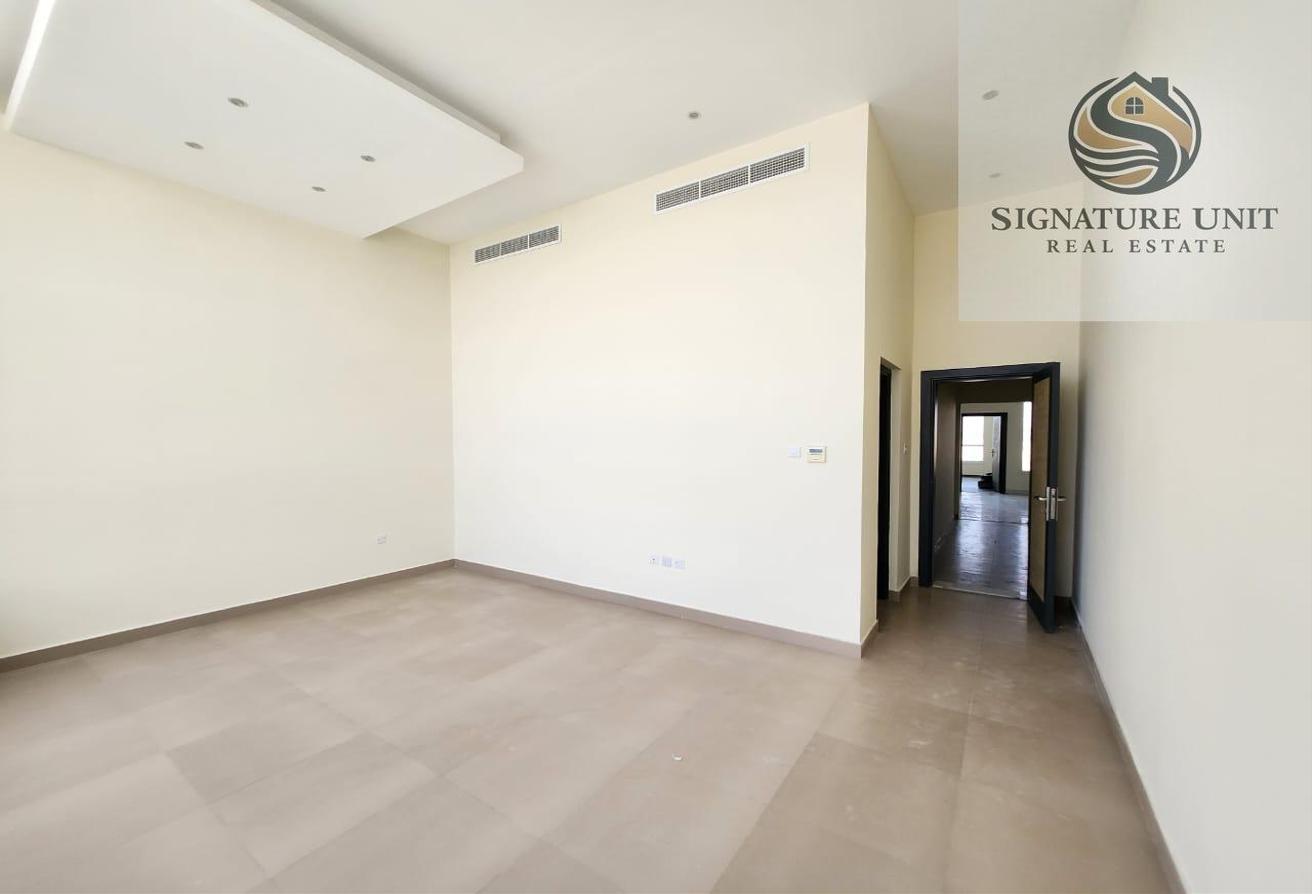 Ultra Luxury 5BR| Private Pool | Large Garden photo 12