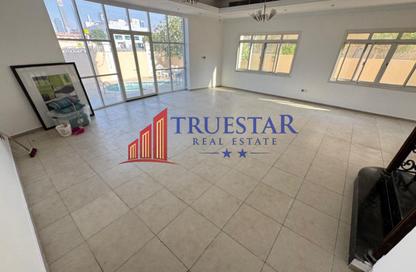 Villa - 5 Bedrooms - 6 Bathrooms for rent in Jumeirah 1 Villas - Jumeirah 1 - Jumeirah - Dubai